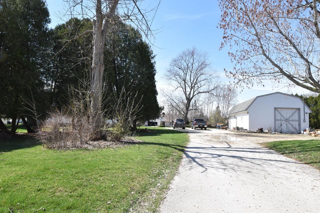 6807 S Pennsylvania AVENUE, Oak Creek, WI 53154