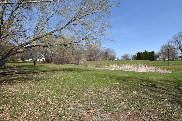 6807 S Pennsylvania AVENUE, Oak Creek, WI 53154