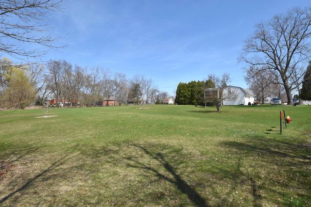 6807 S Pennsylvania AVENUE, Oak Creek, WI 53154