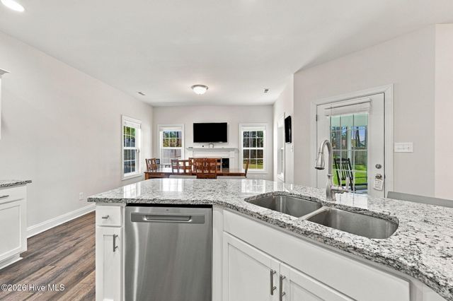 517 White Shoal Way, Sneads Ferry, NC 28460