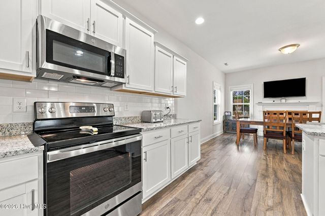 517 White Shoal Way, Sneads Ferry, NC 28460