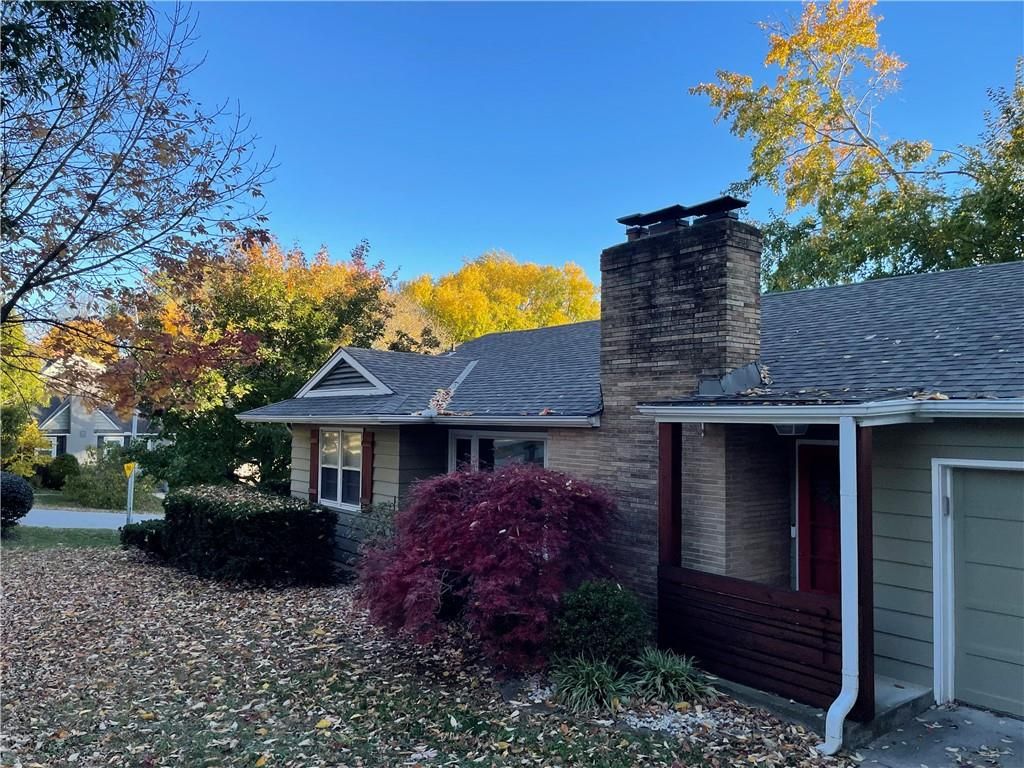 211 NW Briarcliff Road, Kansas City, MO 64116