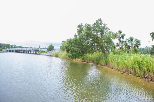 300 Bayou Blvd 106, Pensacola, FL 32503