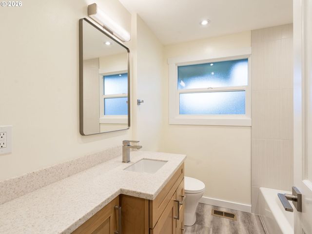 13045 Se ANKENY St, Portland, OR 97233