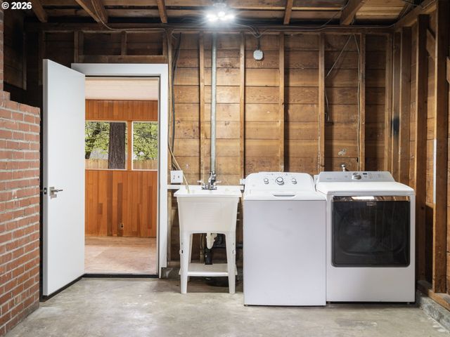 13045 Se ANKENY St, Portland, OR 97233