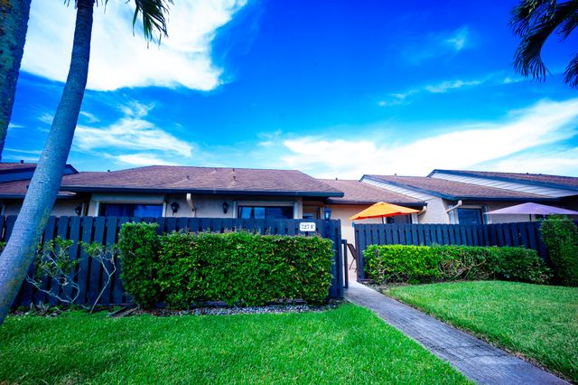 727 Sunny Pine Way F, Greenacres, FL 33415