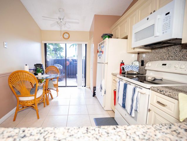727 Sunny Pine Way F, Greenacres, FL 33415