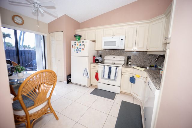 727 Sunny Pine Way F, Greenacres, FL 33415