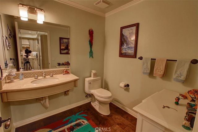 401 Bernard Street 206, Costa Mesa, CA 92627