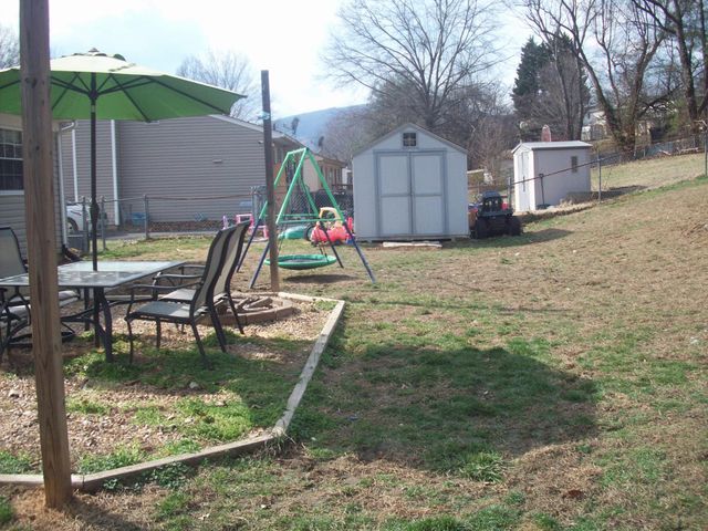 8211 Wood Haven RD, Roanoke, VA 24019