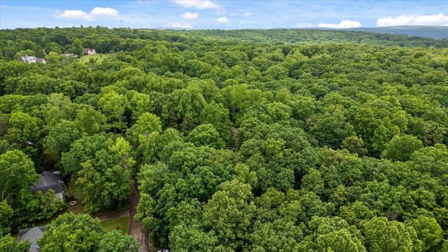 10 Pebble Lane, Signal Mountain, TN 37377