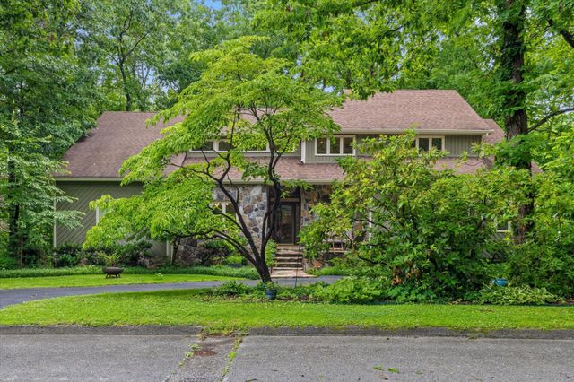 10 Pebble Lane, Signal Mountain, TN 37377