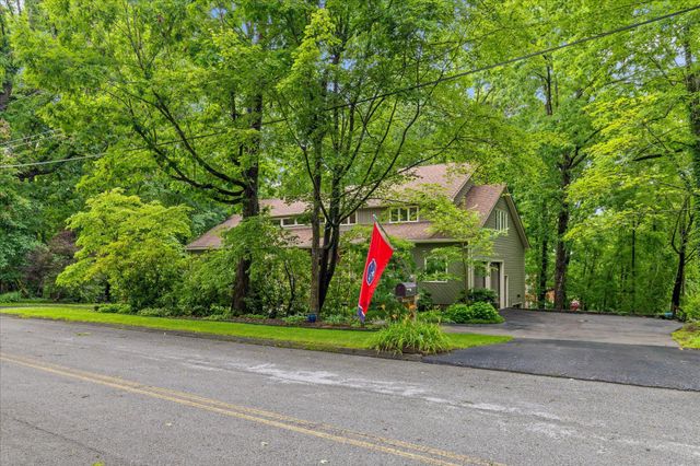 10 Pebble Lane, Signal Mountain, TN 37377