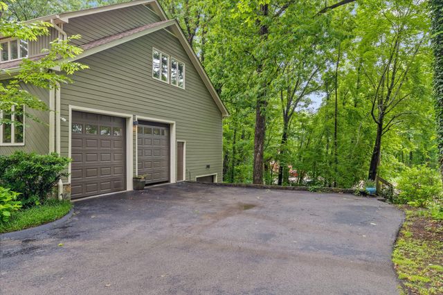 10 Pebble Lane, Signal Mountain, TN 37377