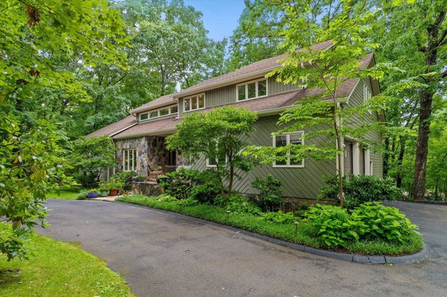 10 Pebble Lane, Signal Mountain, TN 37377