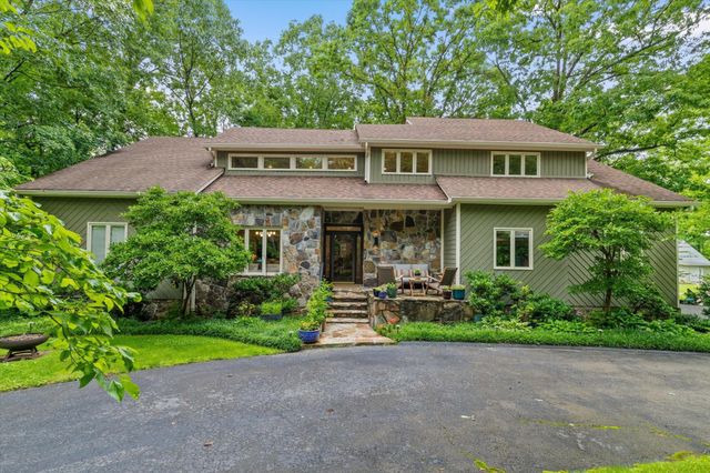 10 Pebble Lane, Signal Mountain, TN 37377