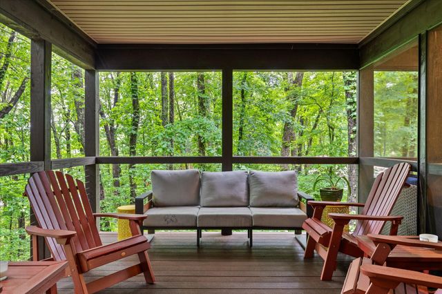 10 Pebble Lane, Signal Mountain, TN 37377