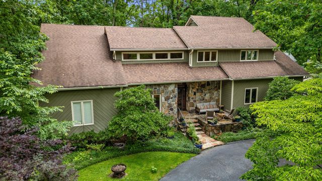 10 Pebble Lane, Signal Mountain, TN 37377