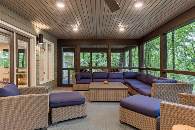 10 Pebble Lane, Signal Mountain, TN 37377
