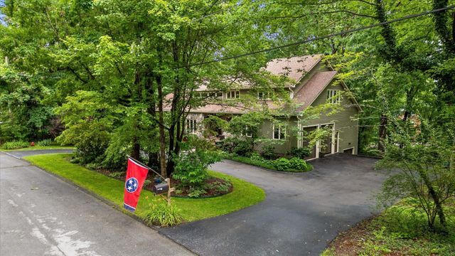 10 Pebble Lane, Signal Mountain, TN 37377
