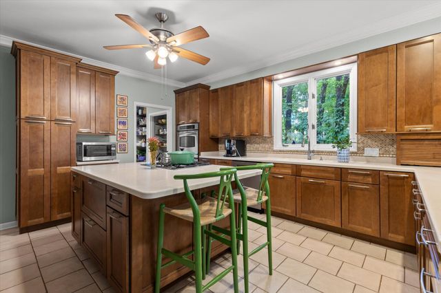 10 Pebble Lane, Signal Mountain, TN 37377