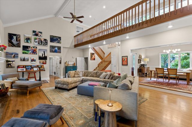 10 Pebble Lane, Signal Mountain, TN 37377