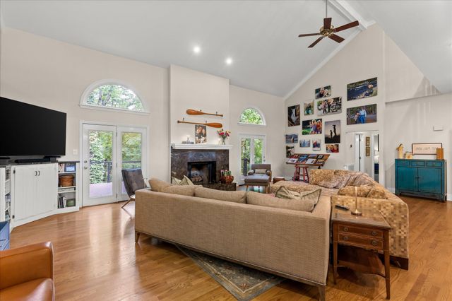 10 Pebble Lane, Signal Mountain, TN 37377