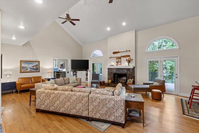 10 Pebble Lane, Signal Mountain, TN 37377