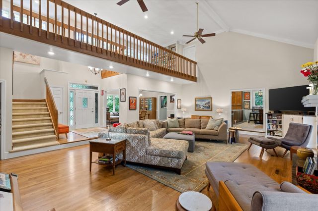10 Pebble Lane, Signal Mountain, TN 37377