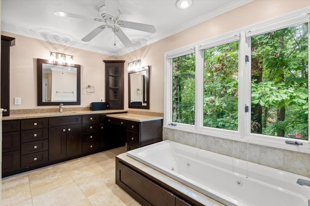 10 Pebble Lane, Signal Mountain, TN 37377