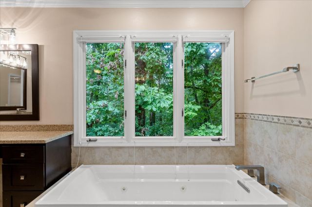 10 Pebble Lane, Signal Mountain, TN 37377