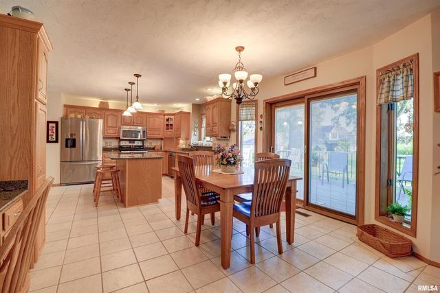 582 BREEZY POINT Drive, Clinton, IA 52732