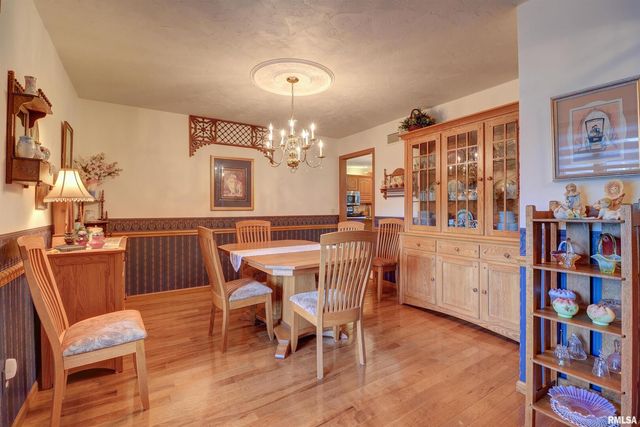 582 BREEZY POINT Drive, Clinton, IA 52732