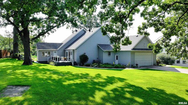 582 BREEZY POINT Drive, Clinton, IA 52732