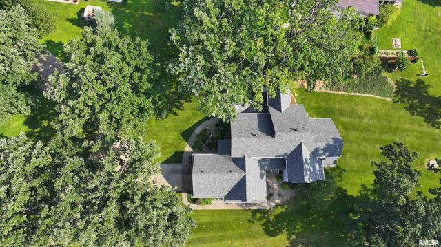 582 BREEZY POINT Drive, Clinton, IA 52732