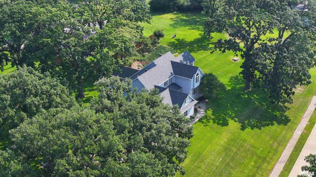 582 BREEZY POINT Drive, Clinton, IA 52732