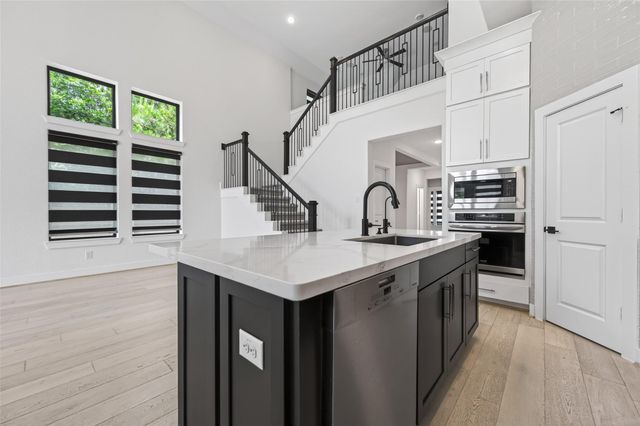 16202 Bluegill Drive, Cypress, TX 77433