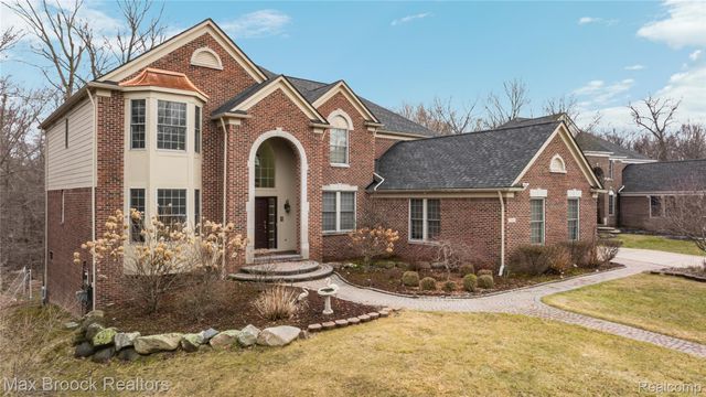 7083 Chatham Court, West Bloomfield Charter Township, MI 48322