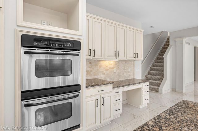 7083 Chatham Court, West Bloomfield Charter Township, MI 48322