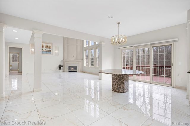 7083 Chatham Court, West Bloomfield Charter Township, MI 48322