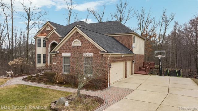 7083 Chatham Court, West Bloomfield Charter Township, MI 48322