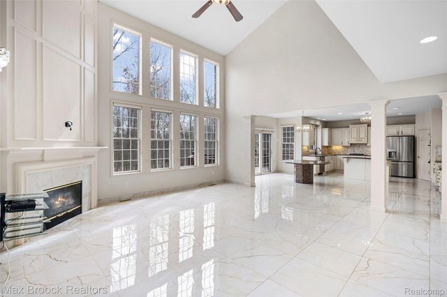 7083 Chatham Court, West Bloomfield Charter Township, MI 48322