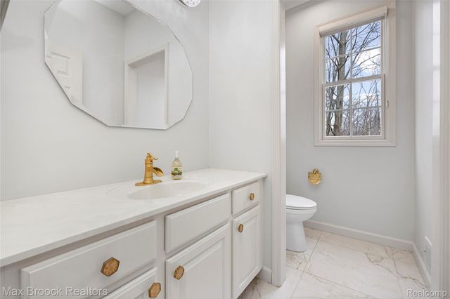 7083 Chatham Court, West Bloomfield Charter Township, MI 48322
