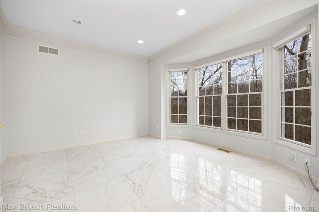 7083 Chatham Court, West Bloomfield Charter Township, MI 48322