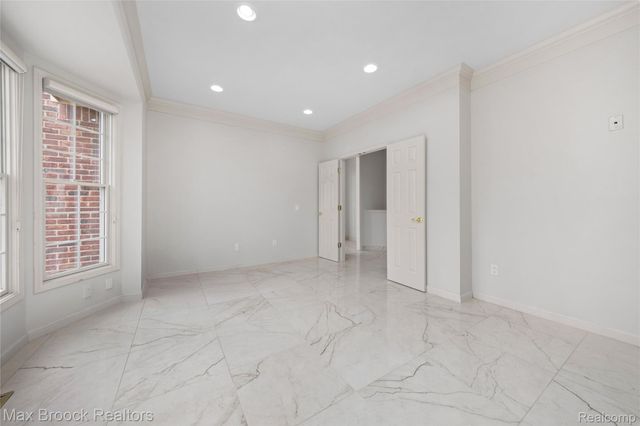 7083 Chatham Court, West Bloomfield Charter Township, MI 48322