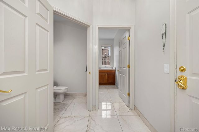 7083 Chatham Court, West Bloomfield Charter Township, MI 48322