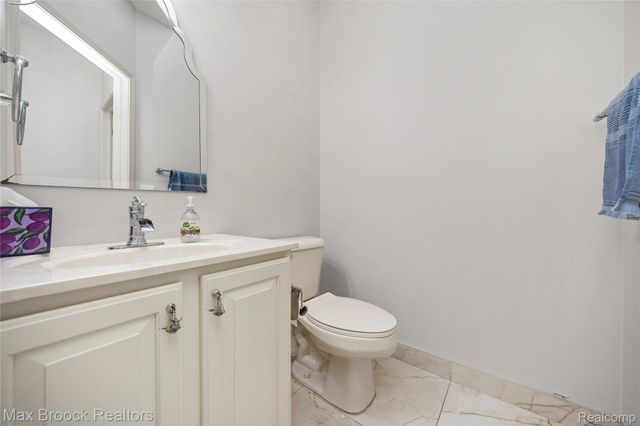 7083 Chatham Court, West Bloomfield Charter Township, MI 48322