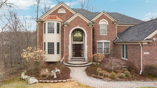 7083 Chatham Court, West Bloomfield Charter Township, MI 48322
