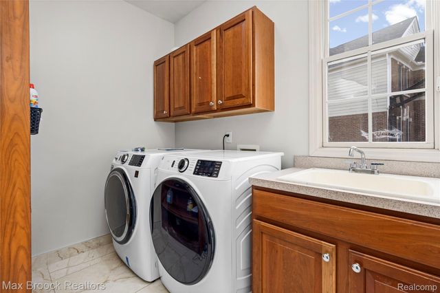 7083 Chatham Court, West Bloomfield Charter Township, MI 48322