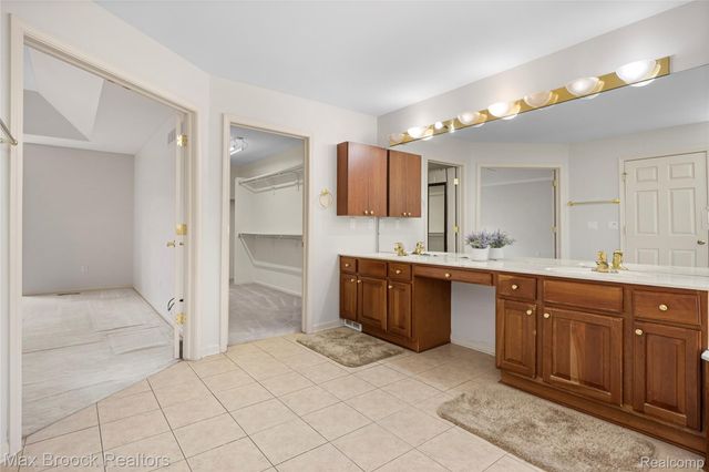 7083 Chatham Court, West Bloomfield Charter Township, MI 48322